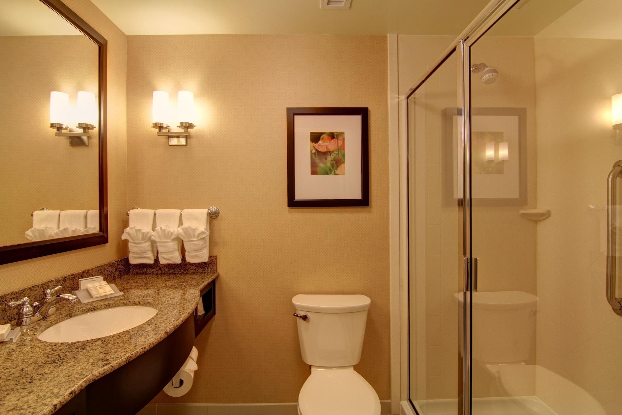 Hilton Garden Inn Woodbridge Exteriör bild