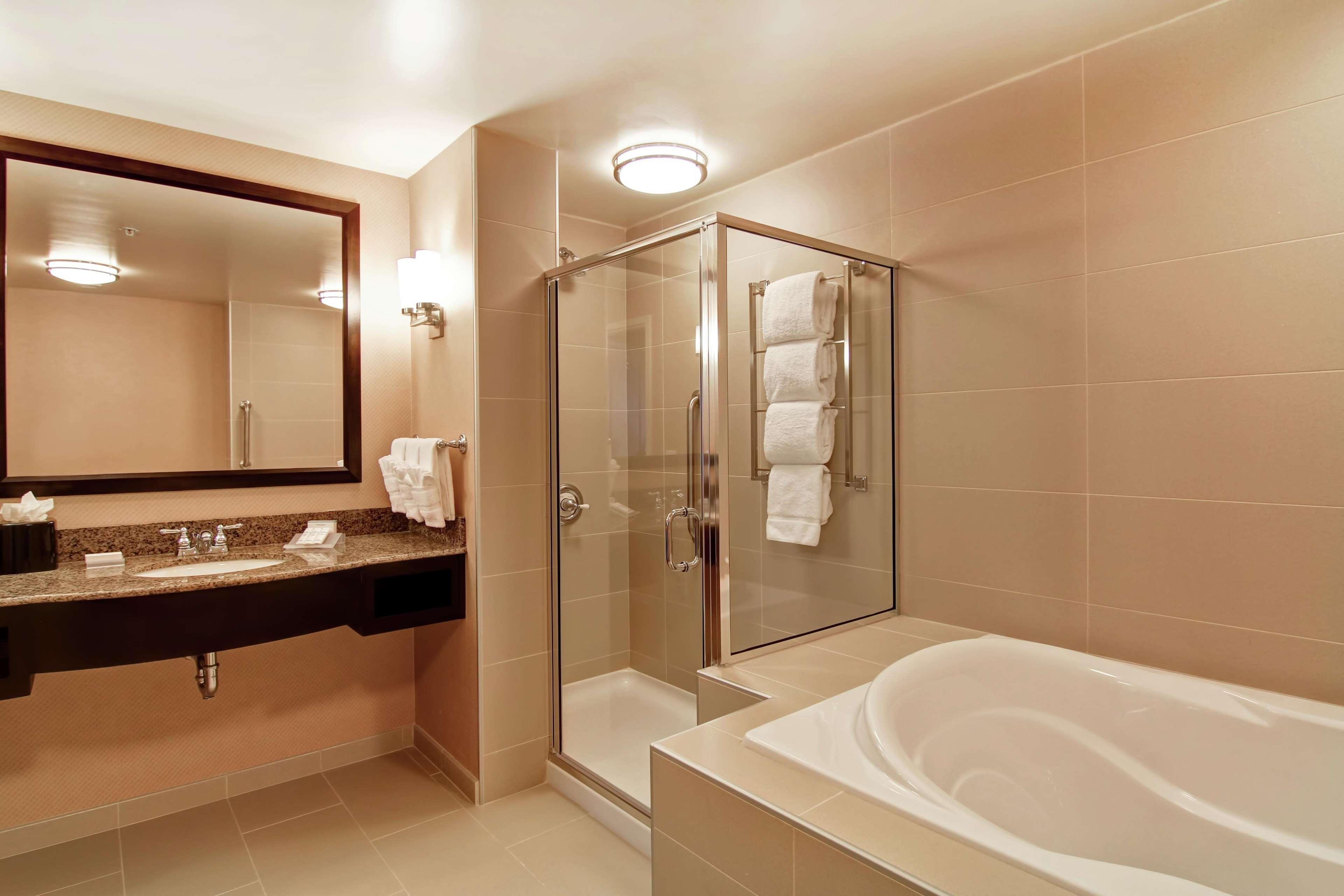 Hilton Garden Inn Woodbridge Exteriör bild