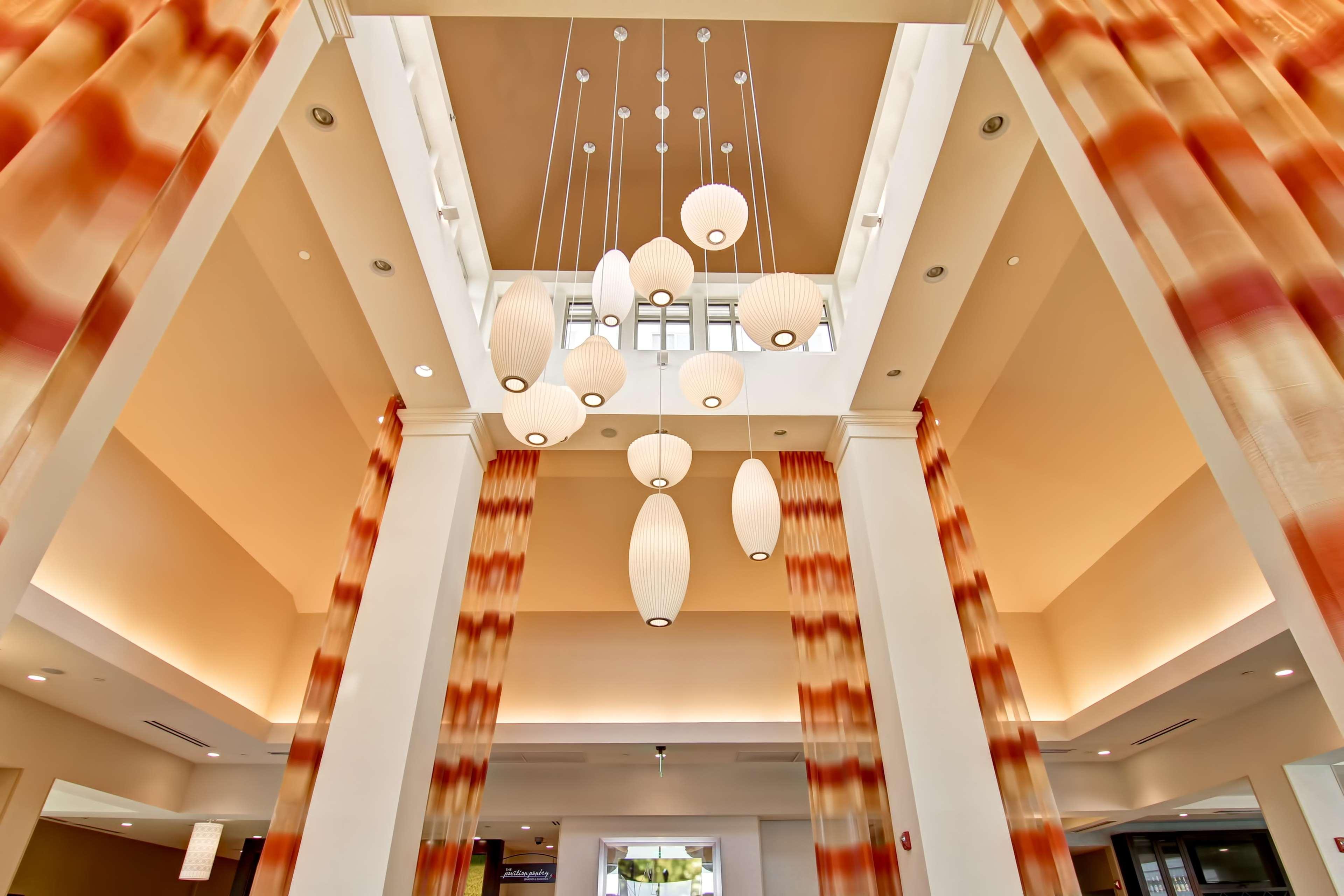 Hilton Garden Inn Woodbridge Exteriör bild