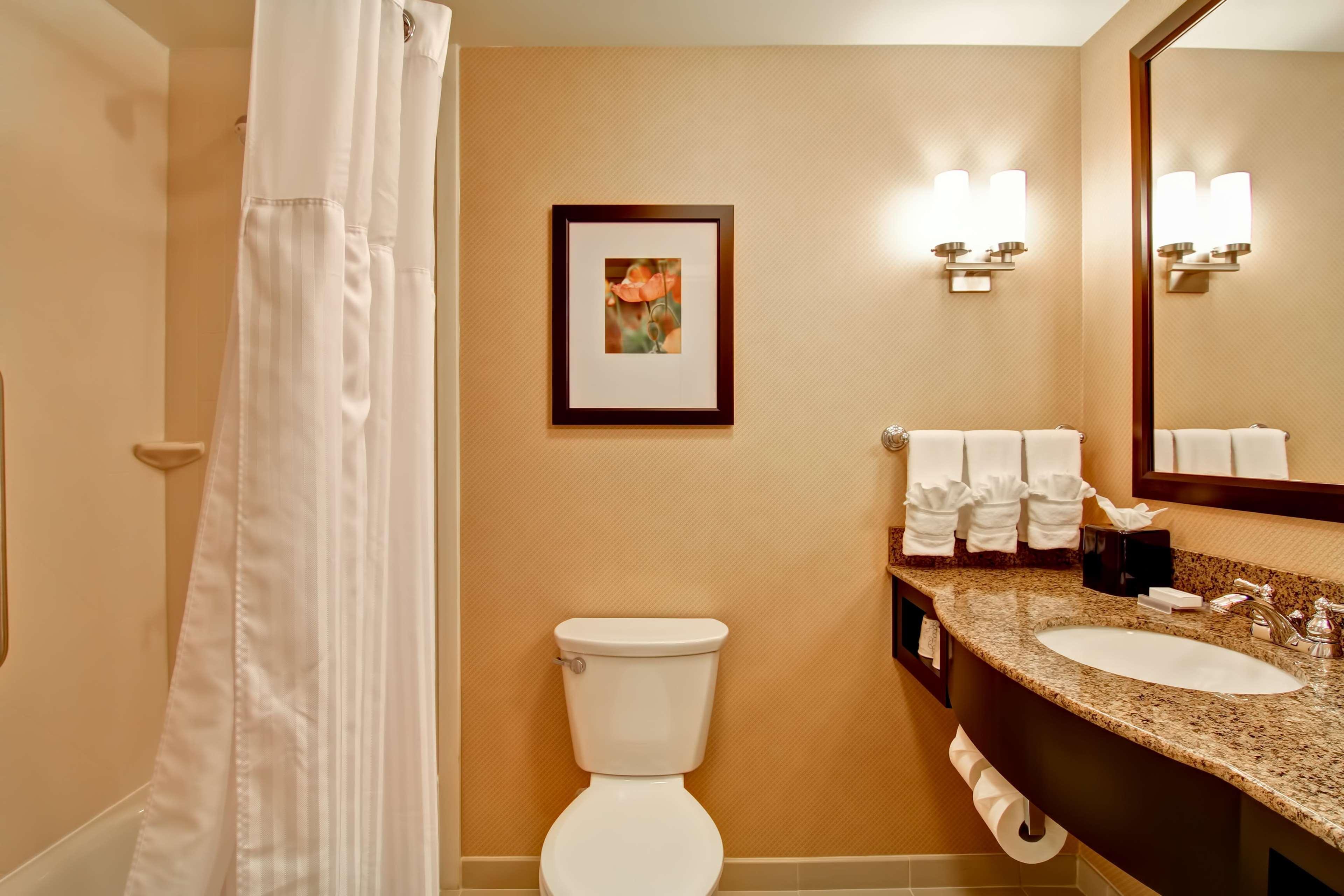 Hilton Garden Inn Woodbridge Exteriör bild