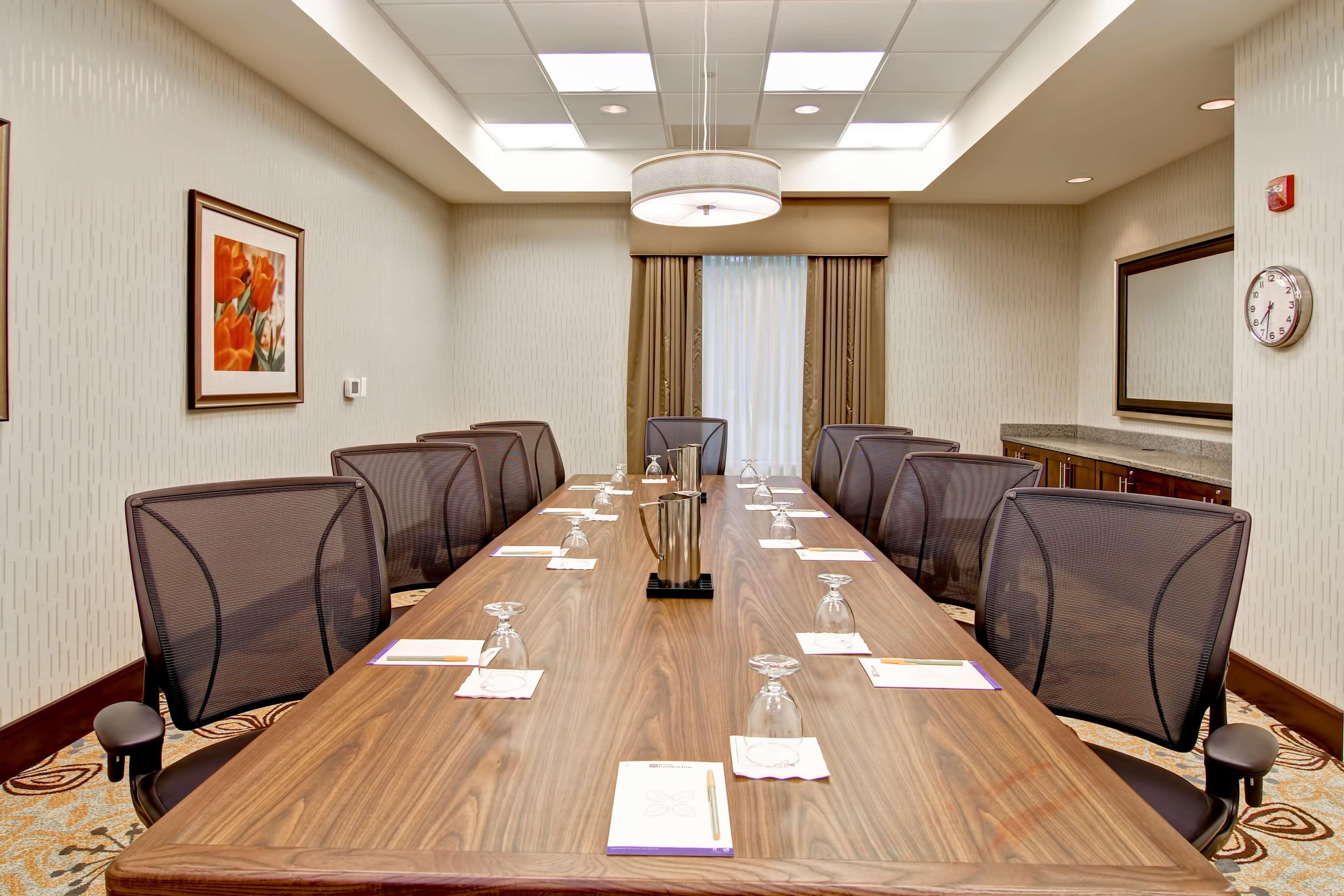 Hilton Garden Inn Woodbridge Exteriör bild