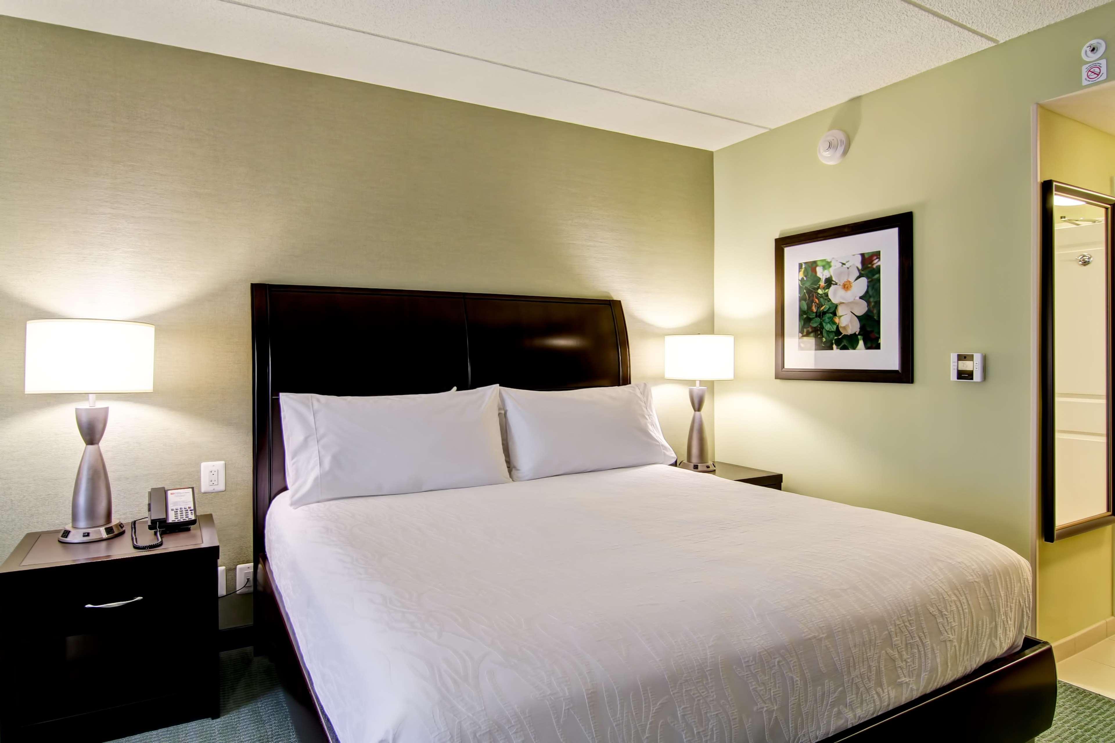 Hilton Garden Inn Woodbridge Exteriör bild