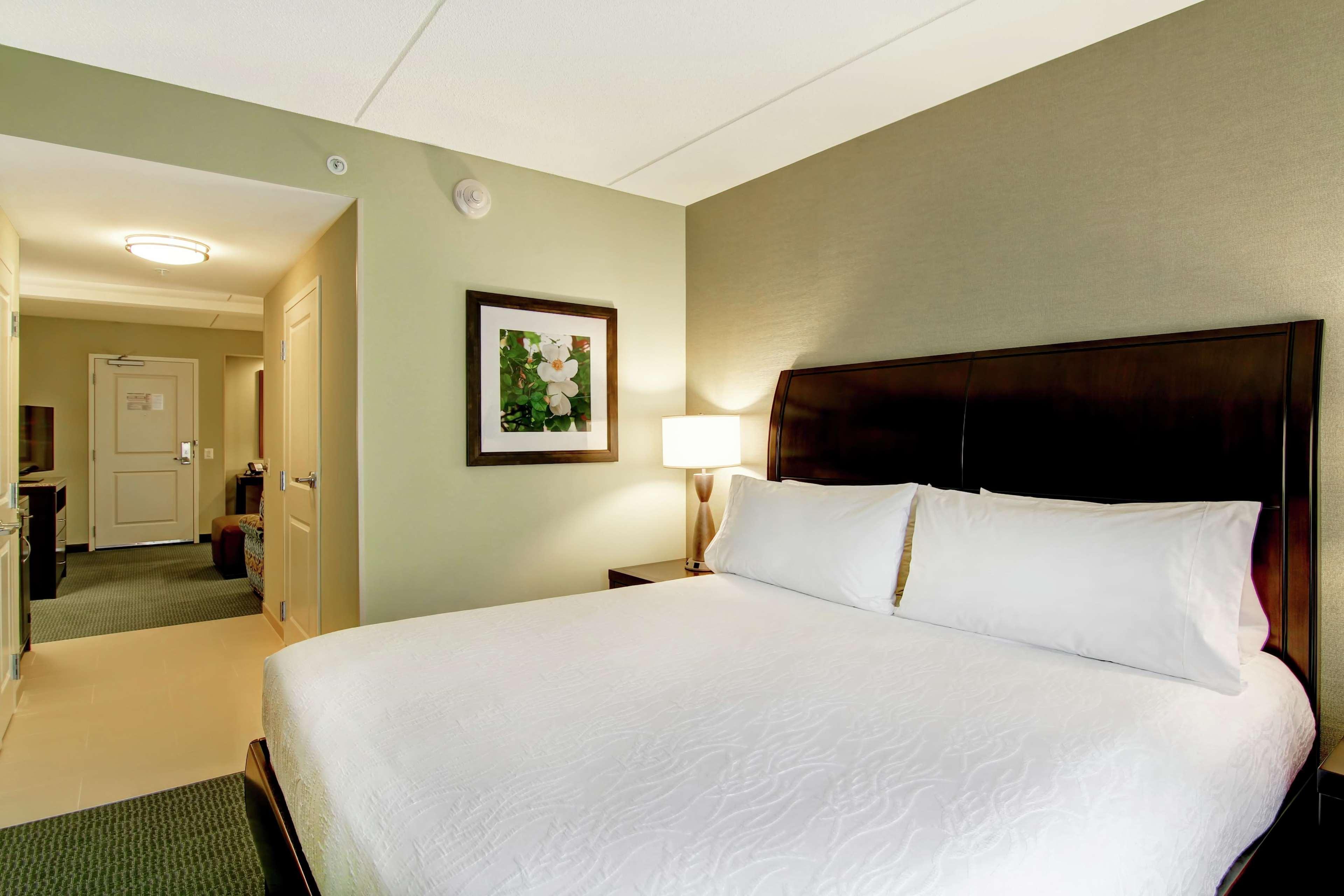 Hilton Garden Inn Woodbridge Exteriör bild
