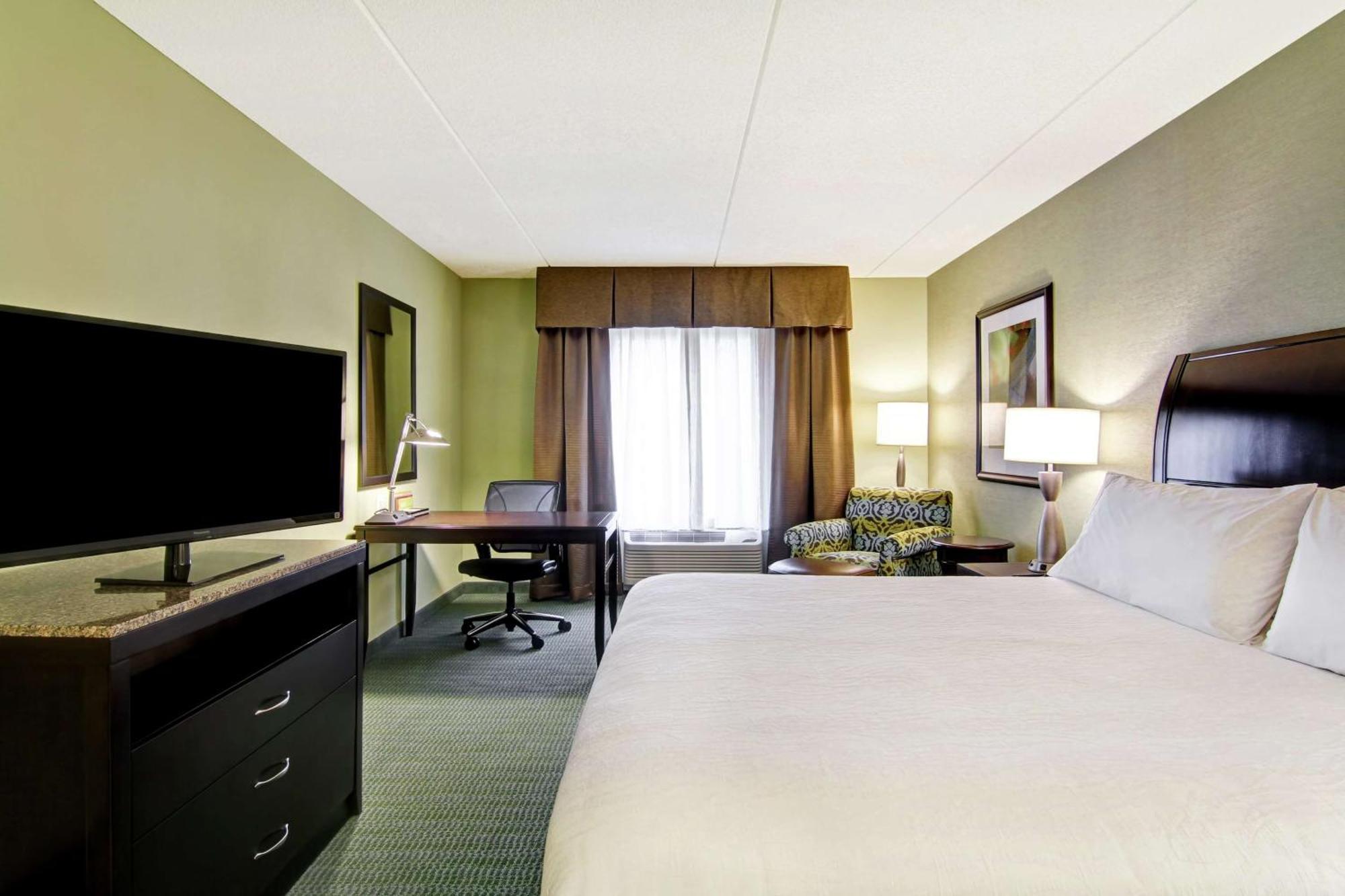 Hilton Garden Inn Woodbridge Exteriör bild