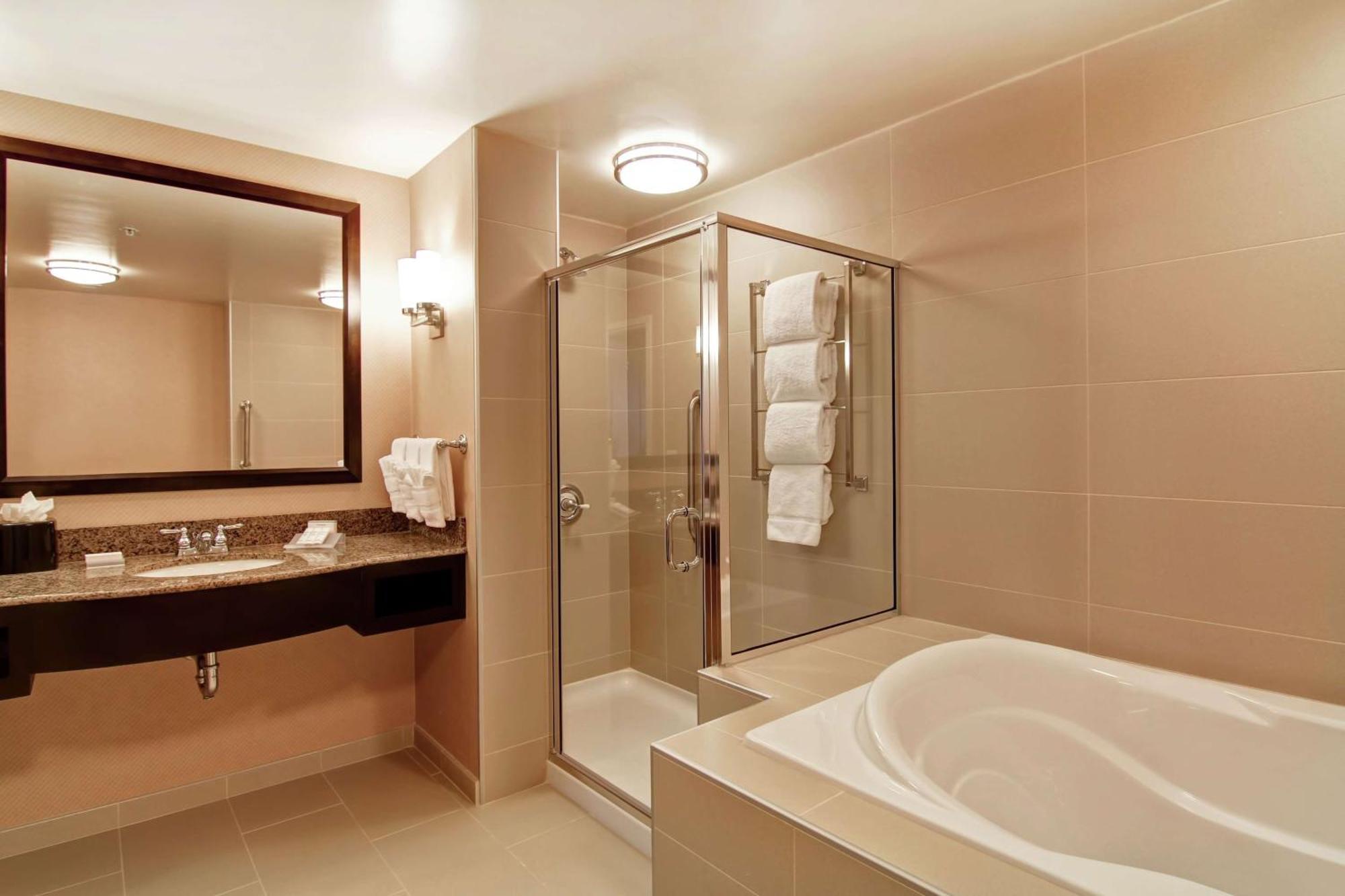 Hilton Garden Inn Woodbridge Exteriör bild