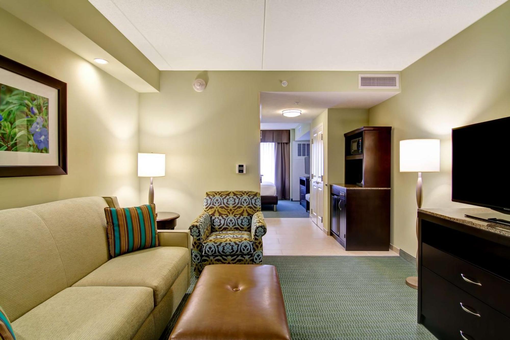 Hilton Garden Inn Woodbridge Exteriör bild