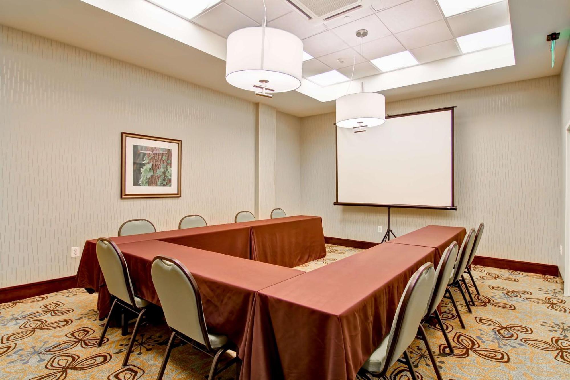 Hilton Garden Inn Woodbridge Exteriör bild