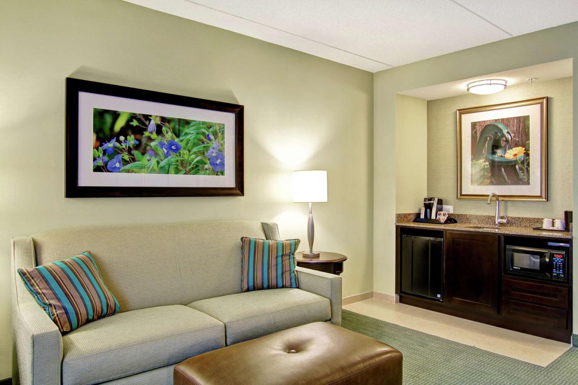Hilton Garden Inn Woodbridge Exteriör bild